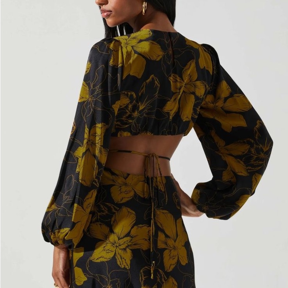 Astr Black and Gold Floral Long Sleeve Dress - Picture 4 of 5